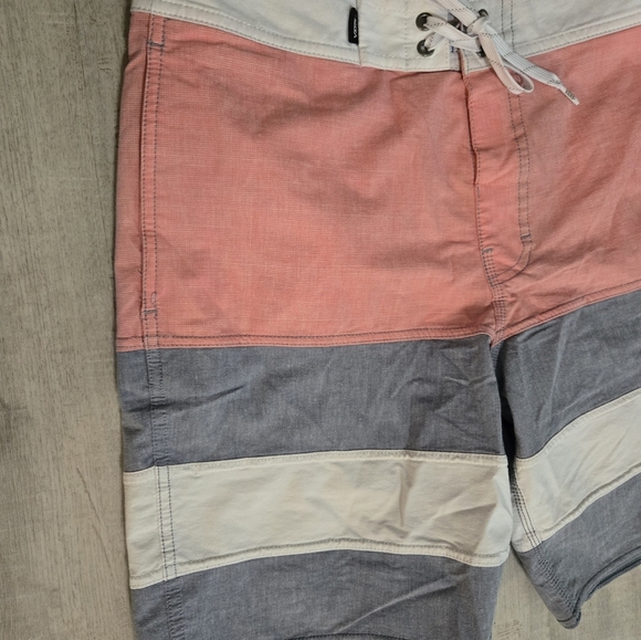 Vans shorts mens 32 striped swim trunks grey white & pink - Picture 2 of 14